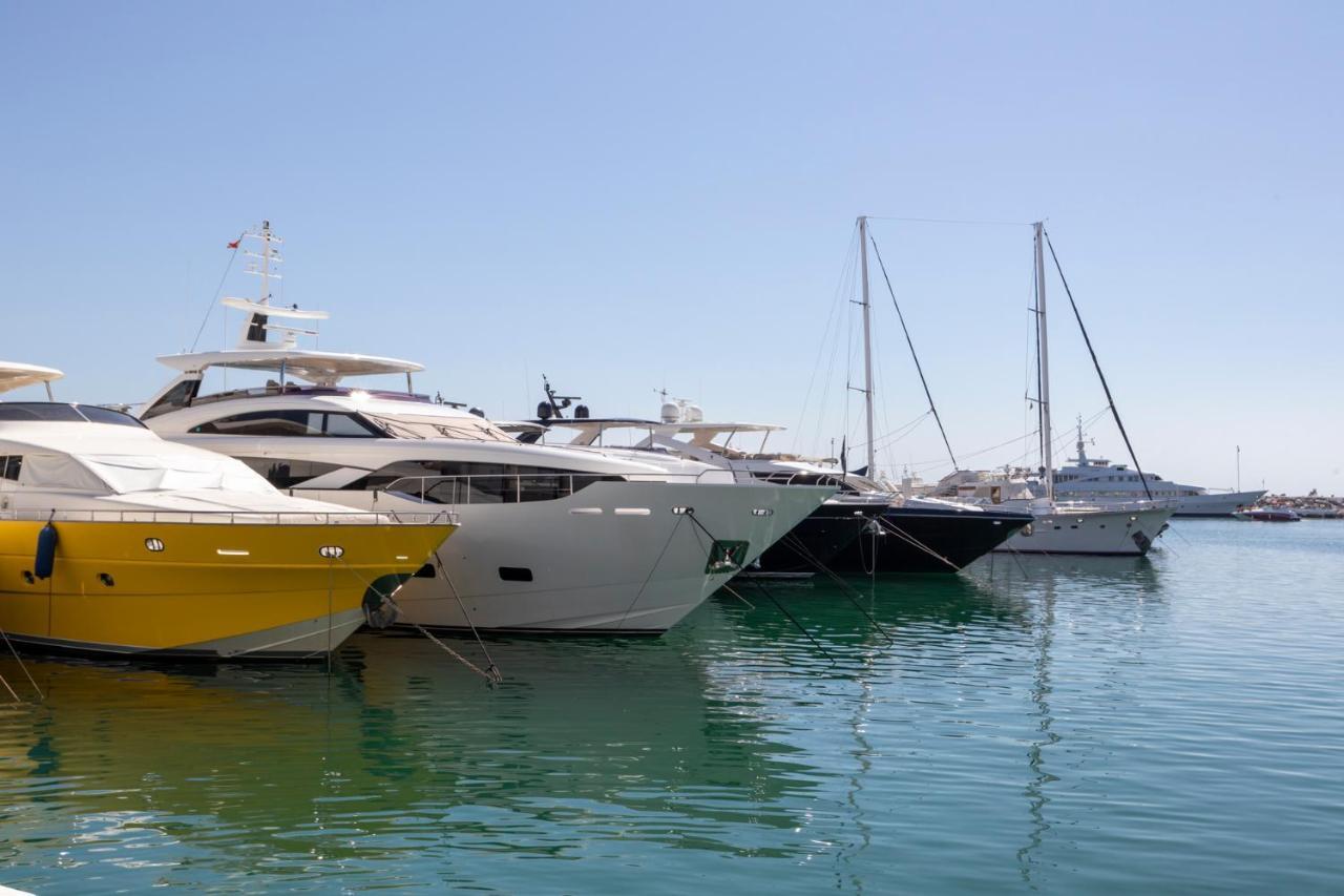 Luxurious Frontline Penthouse In Puerto Banus Apartamento